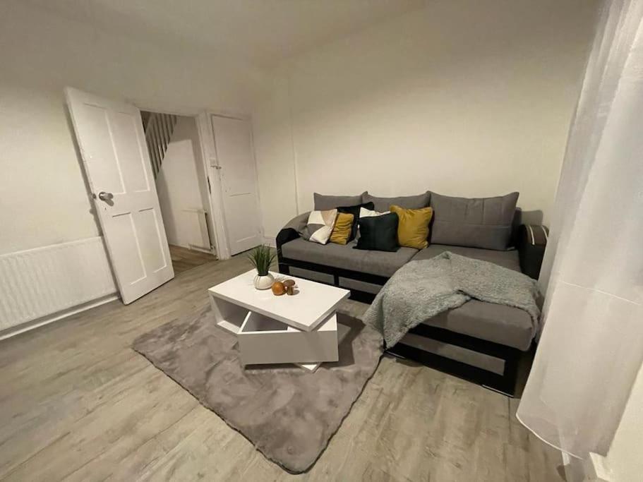 לונדון Comfy 2 Bedroom On Tower Bridge מראה חיצוני תמונה