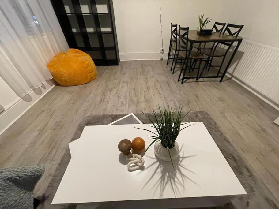 לונדון Comfy 2 Bedroom On Tower Bridge מראה חיצוני תמונה