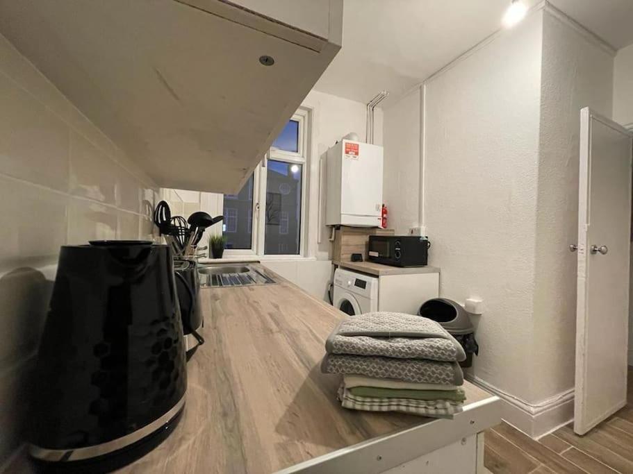 לונדון Comfy 2 Bedroom On Tower Bridge מראה חיצוני תמונה