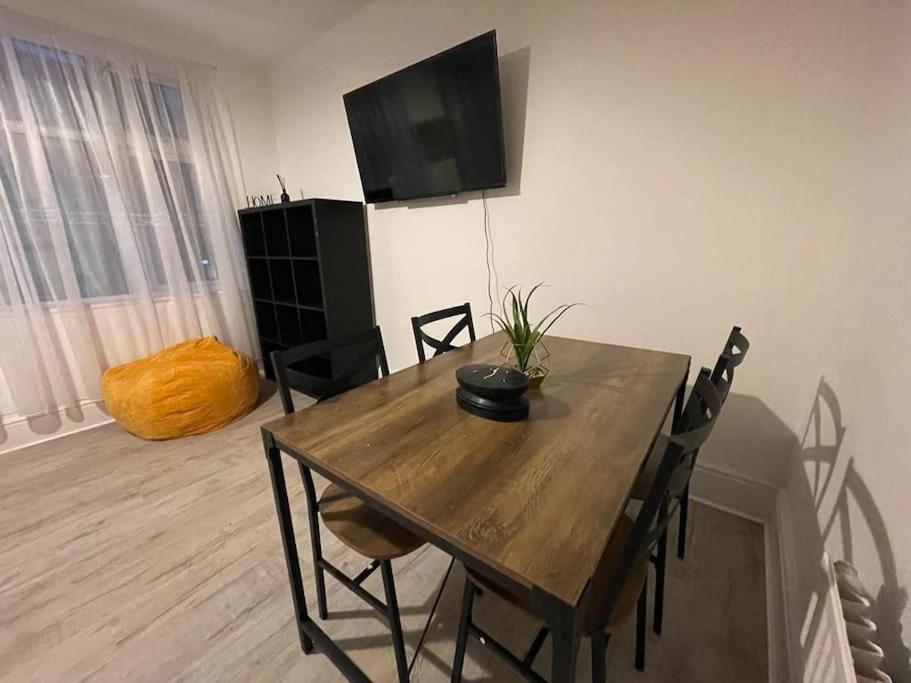 לונדון Comfy 2 Bedroom On Tower Bridge מראה חיצוני תמונה