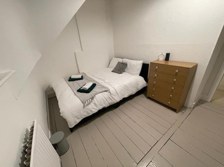 לונדון Comfy 2 Bedroom On Tower Bridge מראה חיצוני תמונה