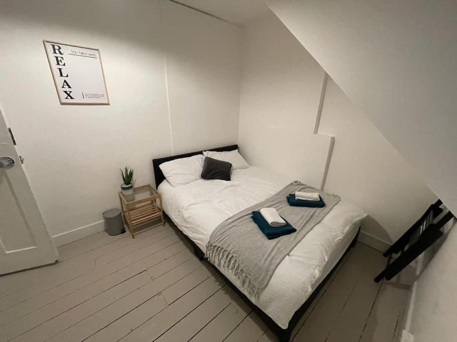 לונדון Comfy 2 Bedroom On Tower Bridge מראה חיצוני תמונה