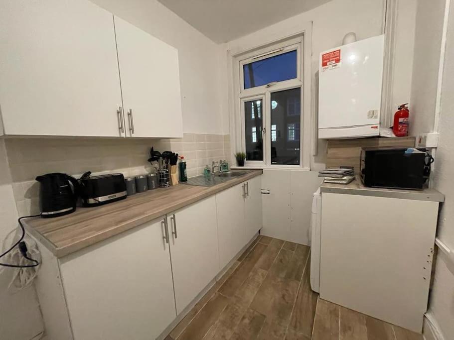 לונדון Comfy 2 Bedroom On Tower Bridge מראה חיצוני תמונה